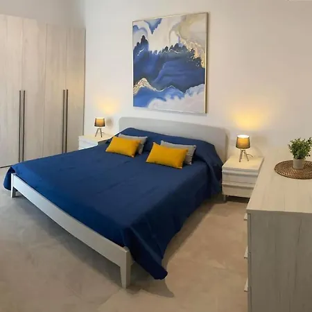 Yellow Hill Penthouse Apartment *